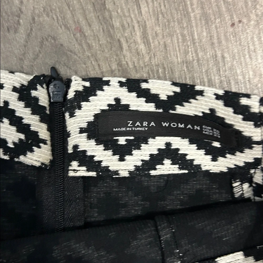 Zara Black and White‎ Geometric Mini Skirt